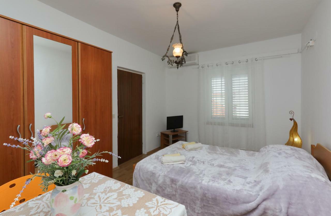 Studio Apartment Ana Supetar Exterior photo