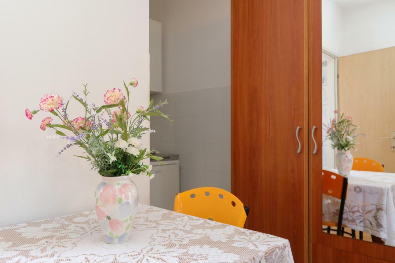 Studio Apartment Ana Supetar Exterior photo