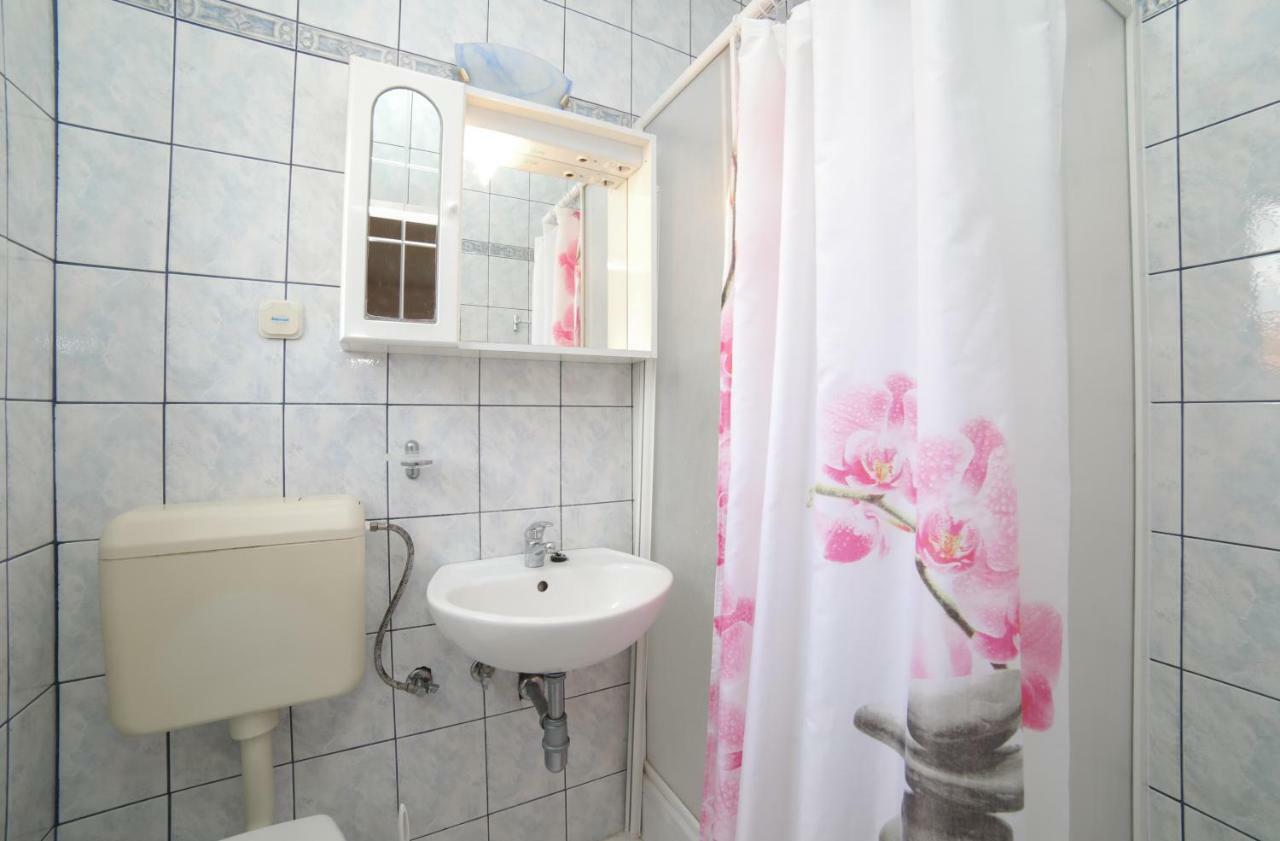 Studio Apartment Ana Supetar Exterior photo